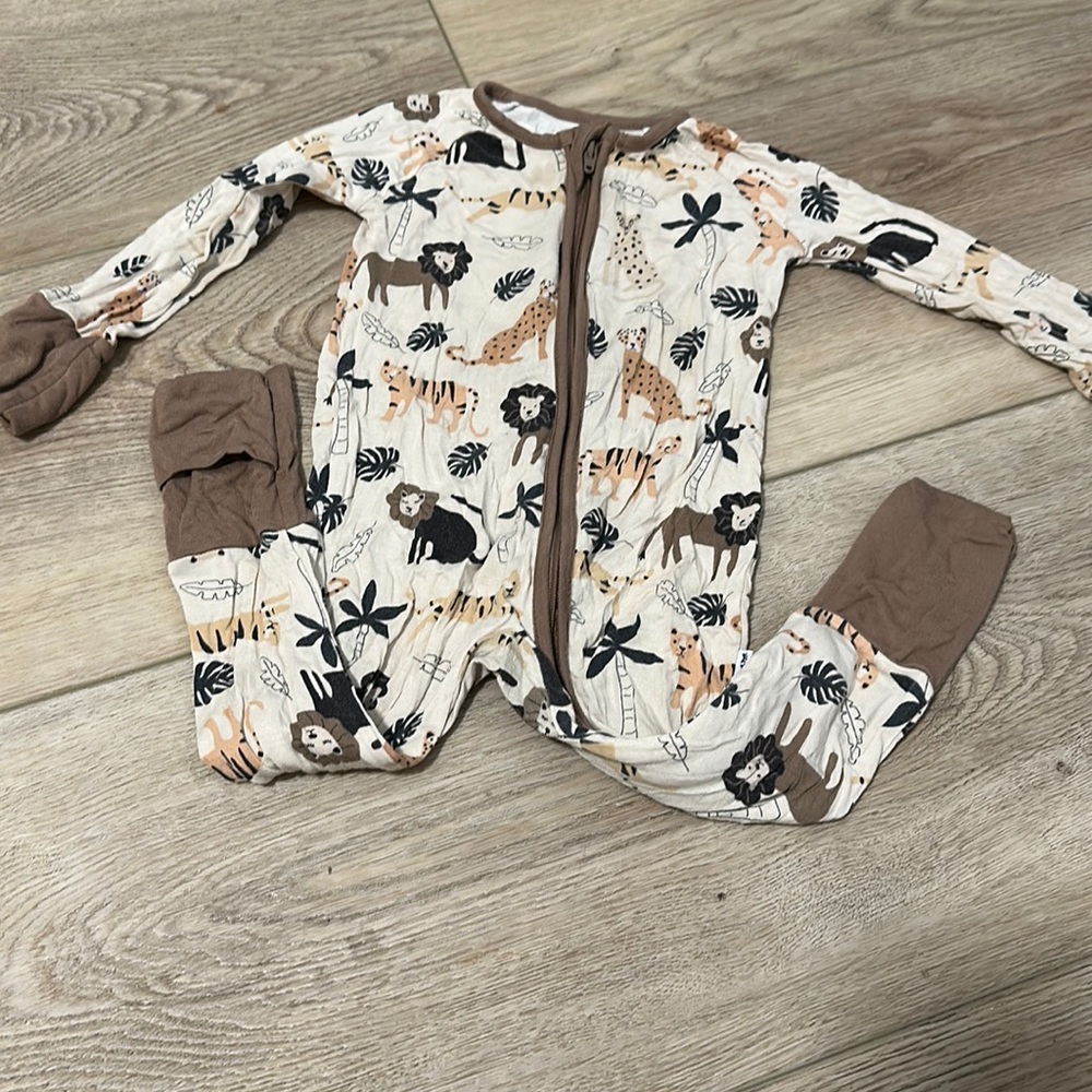 LITTLE SLEEPIES “BIG CATS” / animal print baby pijamas